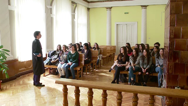Elevii de liceu din Cluj au aflat care este diferenta dintre furt si talharie, la ora de educatie juridica: "Acum stiu multe"