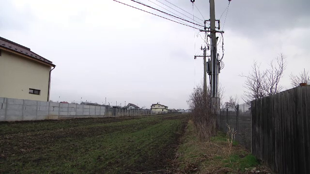 Sat lasat pe intuneric din cauza ca transformatorul e pe un teren privat. "Noi avem cadastru, acte, tot"