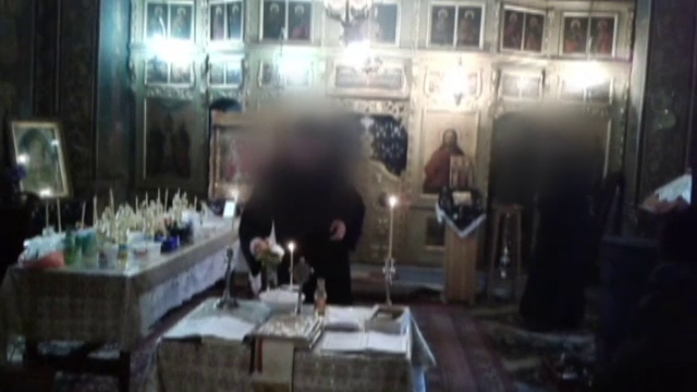 Scandal intr-un sat din Braila: mai multi localnici au primit consultatii medicale in biserica. De ce e acuzat preotul