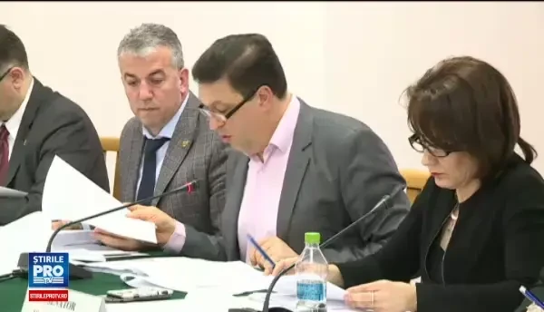 Legea prin care presedintele pierde dreptul de numire a procurorilor, amanata. Zeci de masini au inconjurat Parlamentul