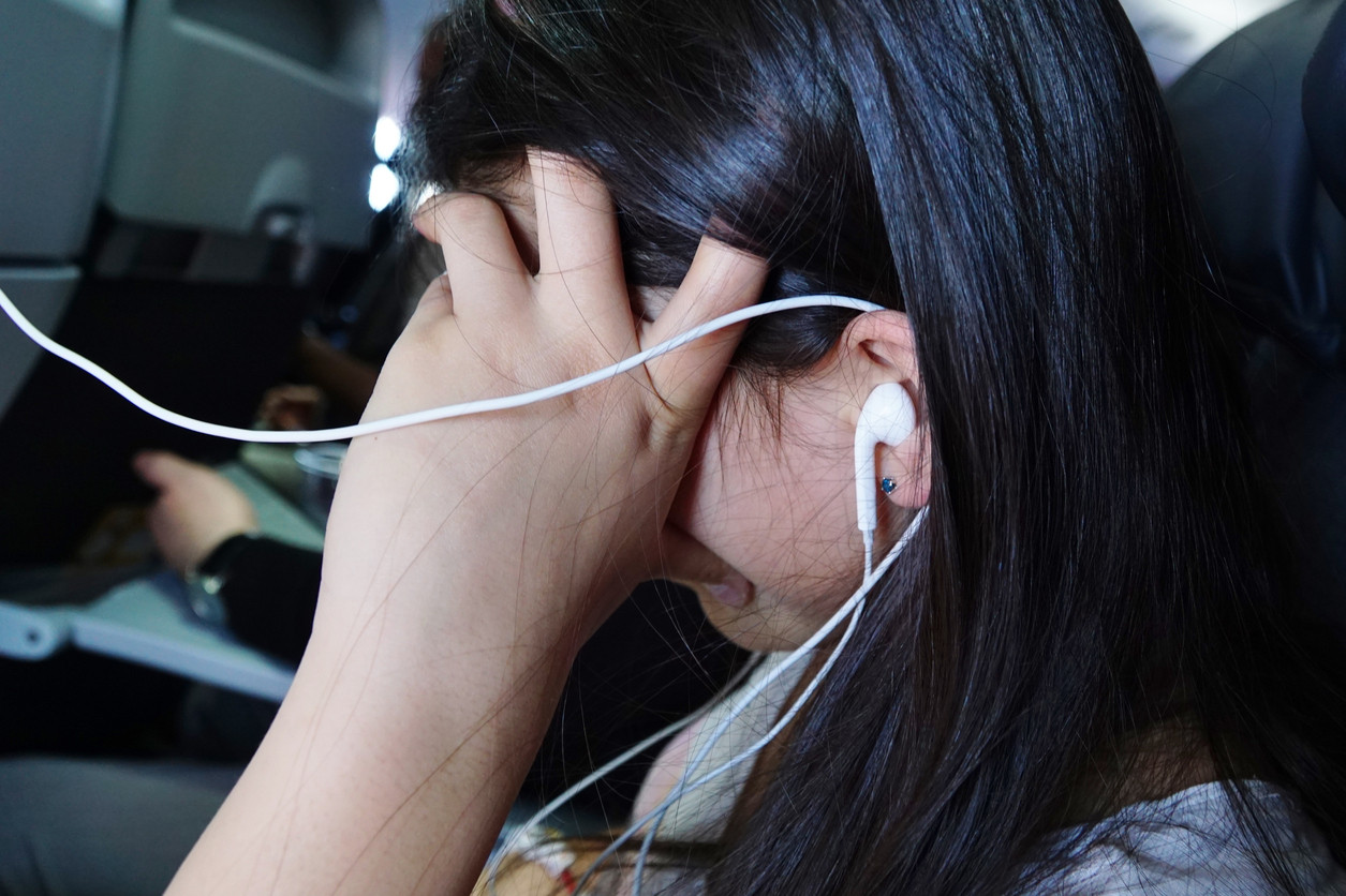 O australianca a fost ranita dupa ce castile sale au explodat in timpul unui zbor Beijing-Melbourne