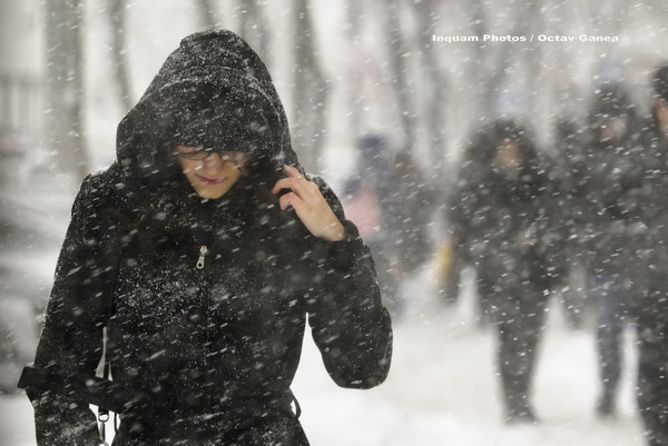 Ninsori trecătoare şi vânt puternic în aproape toată ţara. Cum va fi vreme în weekend