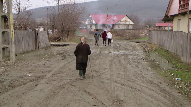 Ancheta intr-un sat din Vaslui, unde din 3.000 de localnici, 800 au pensii de handicap. Cat costa sa fii declarat orb