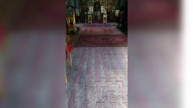 Biserica monument istoric din Capitala "mutilata" pe interior cu pavaj industrial. Arhiepiscopia arunca vina pe fostul paroh