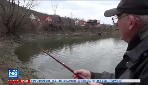 Secarea unui lac de acumulare din Mures scoate la suprafata ruinele unui vechi sat acoperit de ape in anul 1989