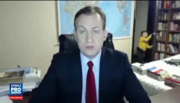 De ce nu a putut sa se ridice de pe scaun tatal al carui interviu la postul BBC a fost intrerupt de cei doi copii