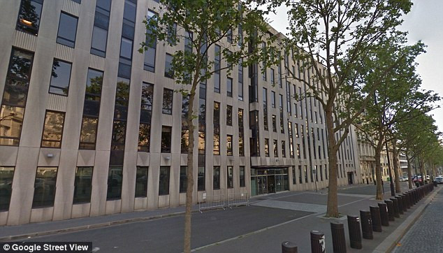 Explozie la sediul FMI din Paris: o persoana a fost ranita dupa ce a deschis o scrisoare-capcana. Hollande: "E un atentat"