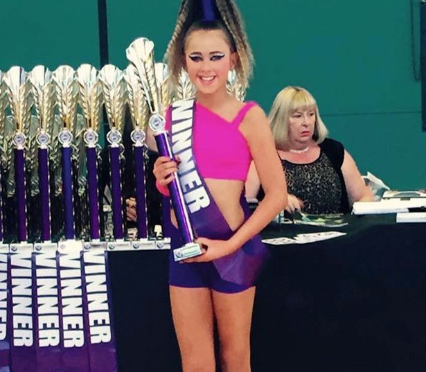 O fata de 13 ani a paralizat dupa ce a baut energizant. Riscul la care se expune daca va mai bea in continuare. FOTO