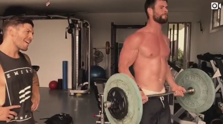 Nu degeaba el este THOR! Cum se antreneaza actorul Chris Hemsworth ca sa arate ca un semi-zeu