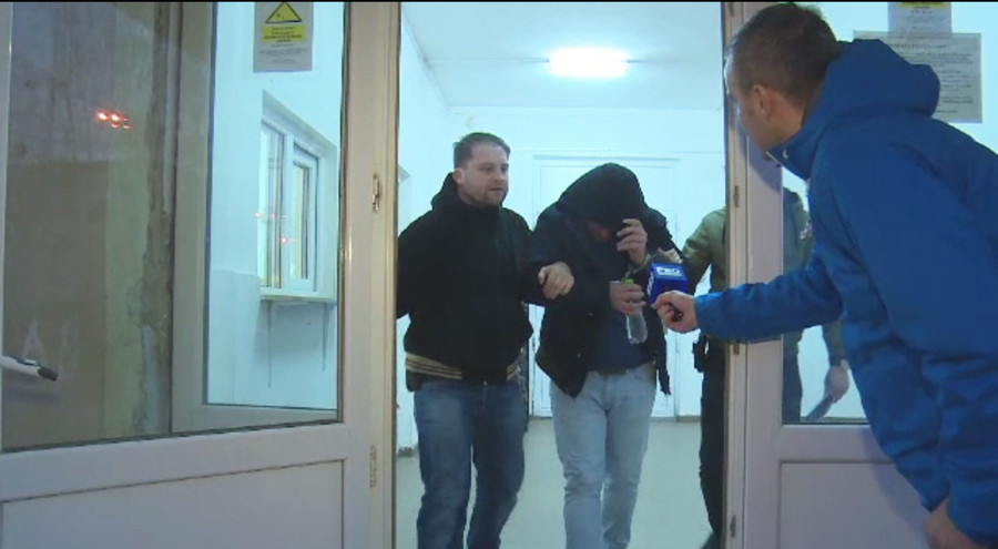 O batrana din Targoviste a fost talharita in propriul apartament. De ce nu au auzit nimic vecinii din bloc