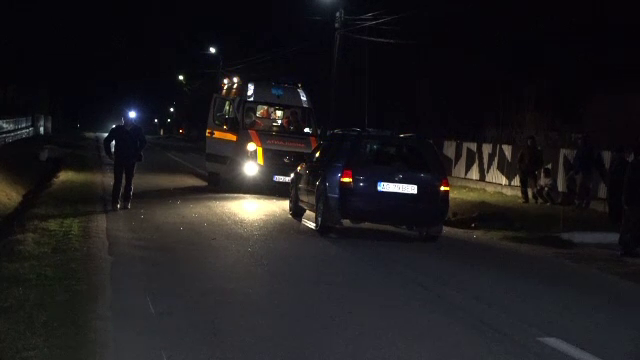 A murit traversand neregulamentar. Un barbat de 48 de ani a fost izbit violent de o masina pe o sosea din Campulung