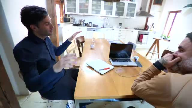 Cine sunt cei care au creat atmosfera unora dintre cele mai cautate baruri. Cluburile noastre, comparate cu cele din Vest