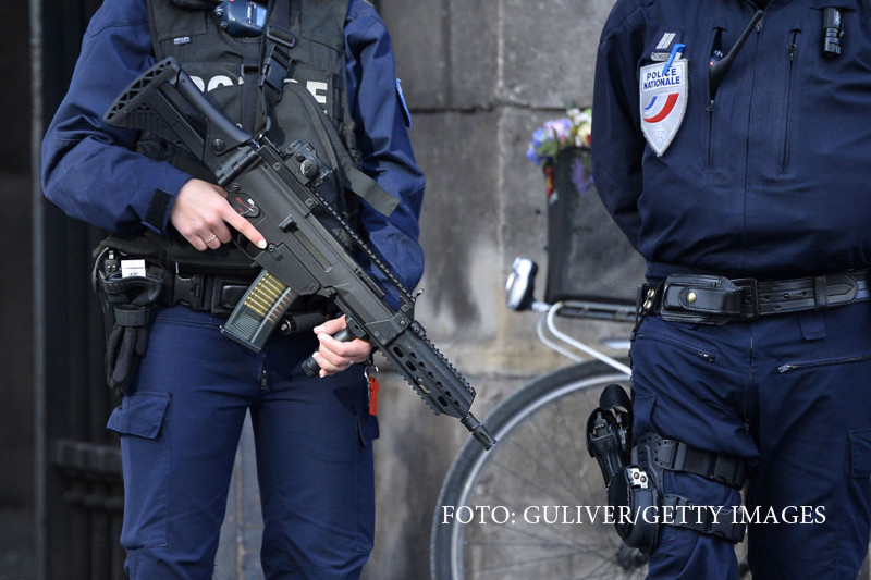 Doi barbati ucisi in Paris de un individ ce a strigat "Allah Akbar". “A lasat cutitul si s-a rugat pana la venirea politiei"