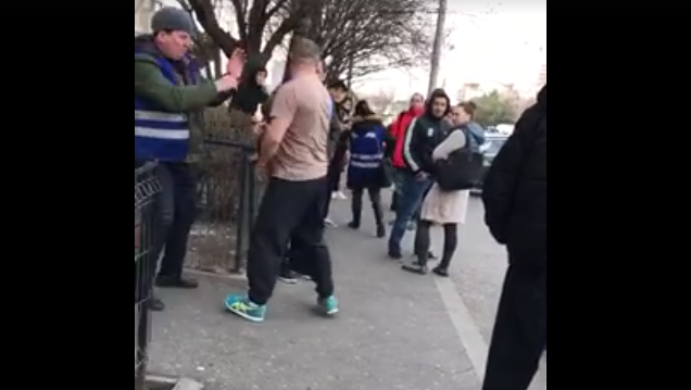 Doi controlori RATB, batuti de tatal unei adolescente prinsa fara bilet. Ce a patit "batausul din Berceni". VIDEO