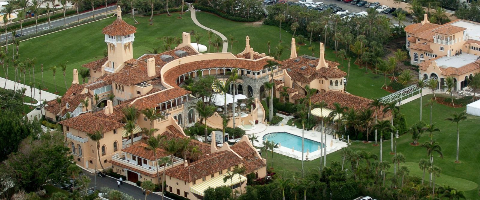 New Yorker: Donald Trump foloseste muncitori sezonieri din Romania si Haiti la luxosul sau club Mar-a-Lago din Palm Beach