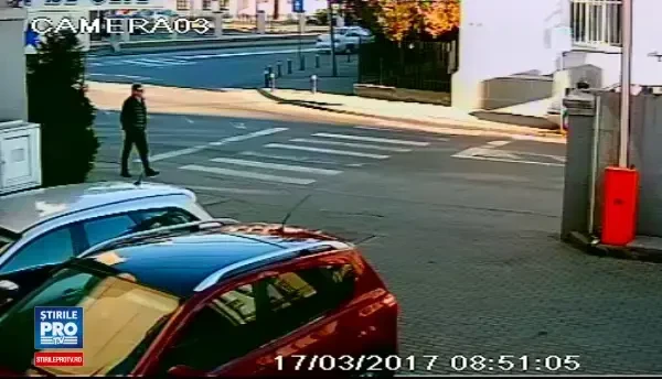 Doua eleve din Craiova, lovite de un taxi cand mergeau la liceu sa dea simularea de Bac. Ce a incercat sa faca apoi soferul