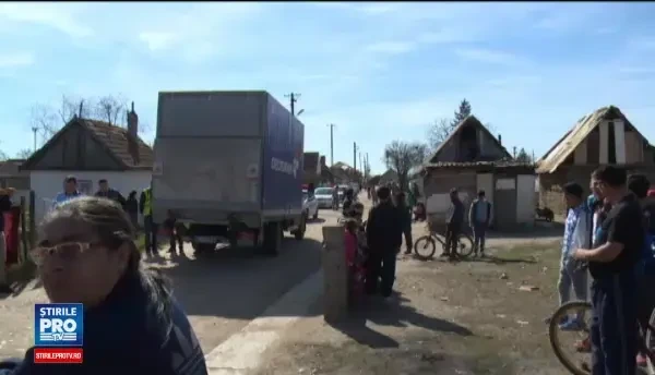 Tragedie intr-o localitate din Bihor. O fetita de doar 1 an si jumatate a fost lovita de un camion in timp ce se juca pe drum