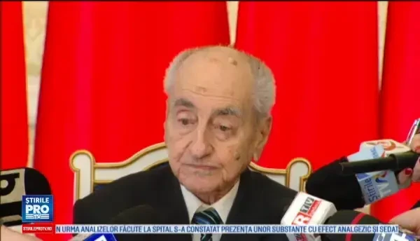 Iohannis l-a decorat pe Mircea Ionescu-Quintus: Probabil ca disputele politice de azi despre dictatura va fac sa zambiti