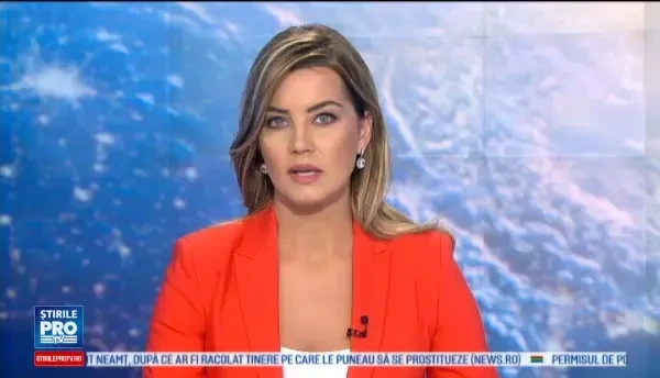 Barbat care voia sa se arunce de pe o pasarela, salvat la timp de un paznic. Scena din aeroportul din Los Angeles, filmata