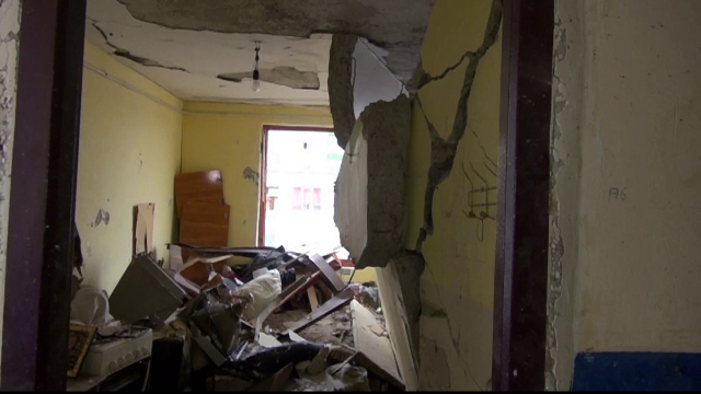 Explozia din blocul din Galati s-a produs cand un locatar si-a aprins o tigara. Primarul a cerut ajutorul Guvernului