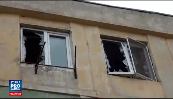 Explozia din blocul din Galati s-a produs cand un locatar si-a aprins o tigara. Primarul a cerut ajutorul Guvernului