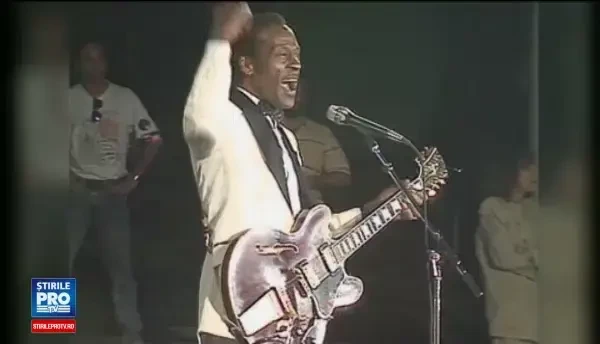 Povestea lui Chuck Berry, simbolul rock-ului. Cum s-a transformat din frizer intr-un model pentru Beatles si Rolling Stones