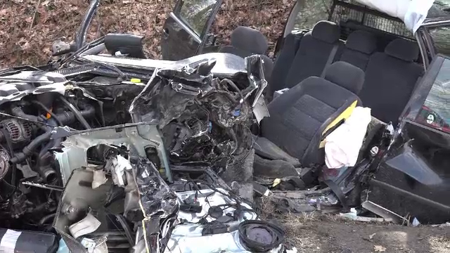 Impact violent intre doua masini, in Maramures. Un barbat a murit si alte doua persoane au ajuns la spital