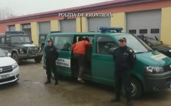 Zece straini, prinsi de politistii de frontiera din Timis incercand sa intre ilegal in Romania. Ce le-au spus politistilor
