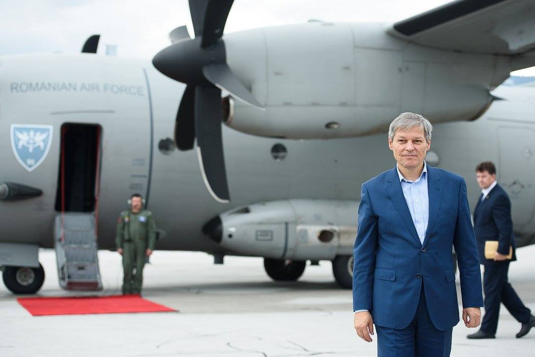 Dacian Ciolos, intalniri la Bruxelles cu Jean-Claude Juncker si alti oficiali. Cum a fost surprins in avion de un pasager