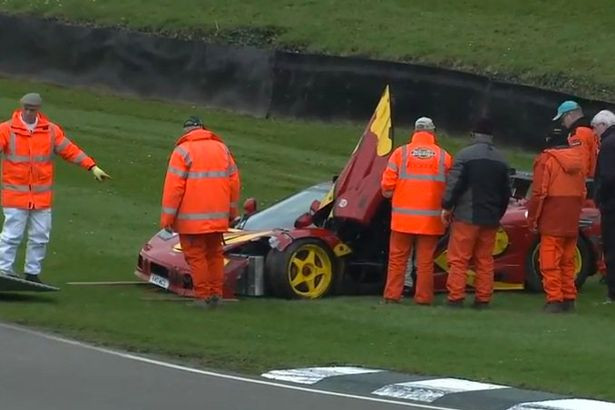 Masina de 3 milioane de lire sterline distrusa intr-un accident. Cine era la volan