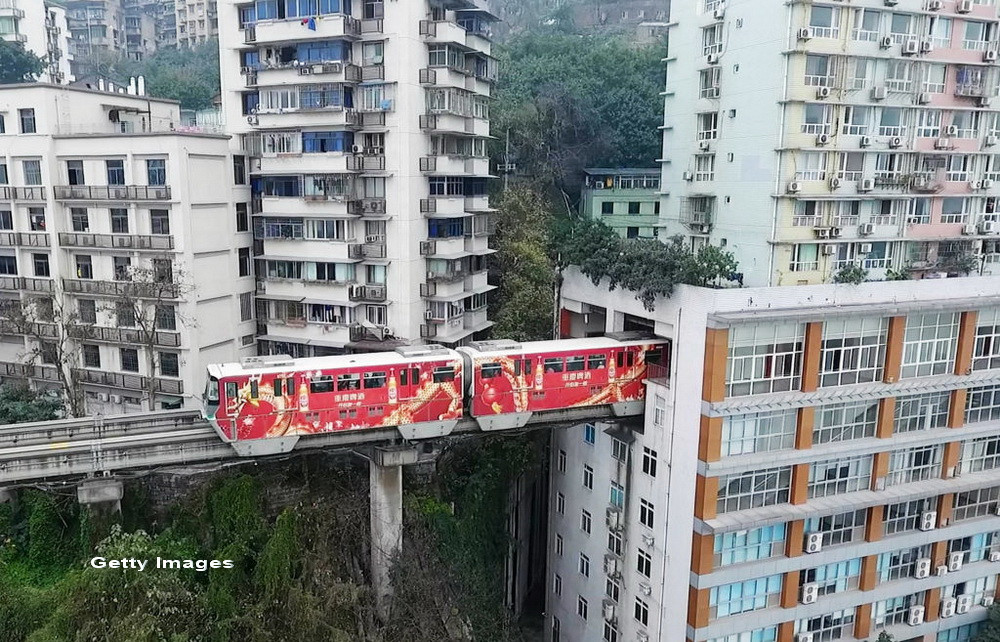 un tren trece prin bloc in China, getty