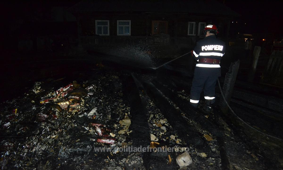 Doi maramureseni si-au incendiat casa cand au vazut ca vine politia. Ce ascundeau intr-o anexa. VIDEO