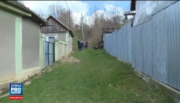 O femeie din Bihor a dat foc casei, apoi s-a sinucis. Cum a reactionat sotul ei