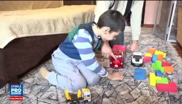 Mateo, un copil de 8 ani din Cugir, are nevoie de donatii pentru a se opera in Germania. Are 8 boli si are nevoie de ajutor