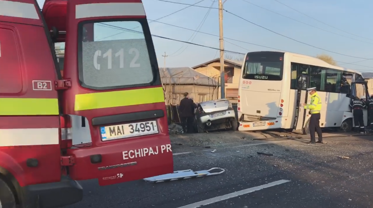 ANIMATIE GRAFICA. Doi morti si opt raniti dupa un accident pe DN 1. Un camion a intrat pe contrasens