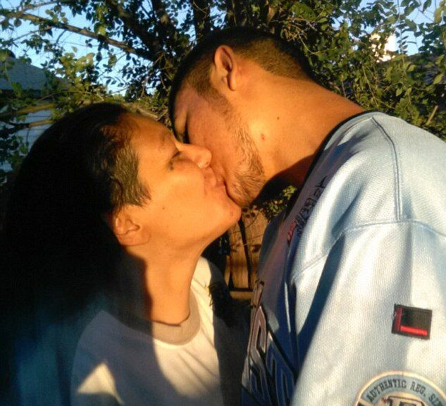 O americanca acuzata de incest promite sa-si continue relatia cu fiul ei desi un tribunal le-a interzis sa mai stea impreuna