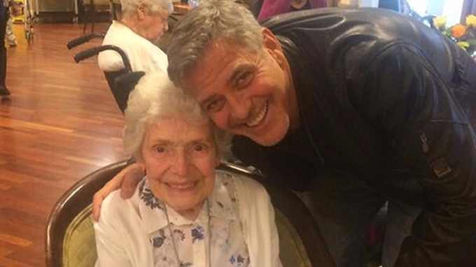 Surpriza pe care George Clooney i-a facut-o unei admiratoare in varsta de 87 de ani
