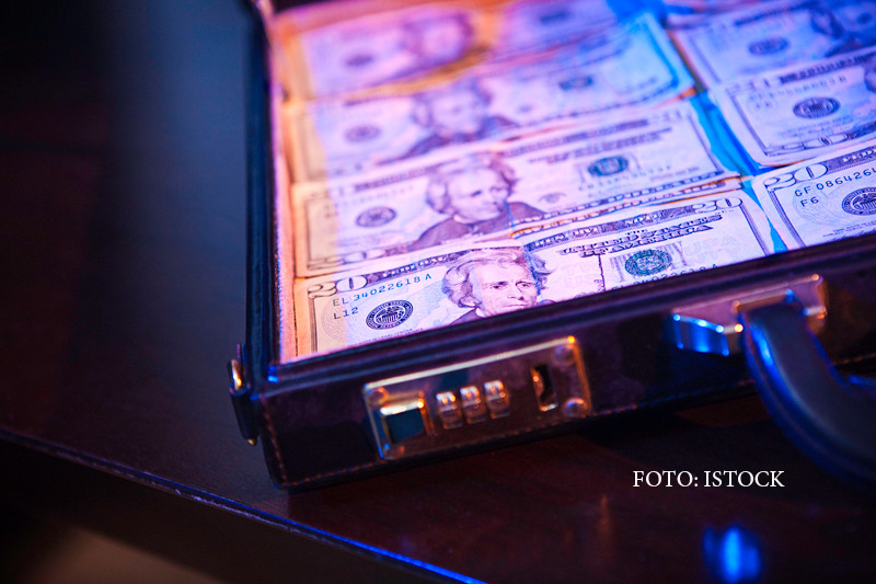 Comisia Europeană a publicat "lista neagră" a statelor unde se spală bani