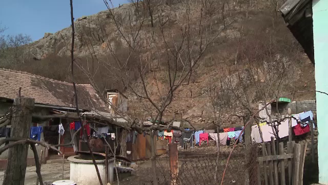 Baietel de opt ani, mort in timp ce se juca cu fratele sau pe un deal de langa casa. "Doua ore l-au resuscitat, dar degeaba"
