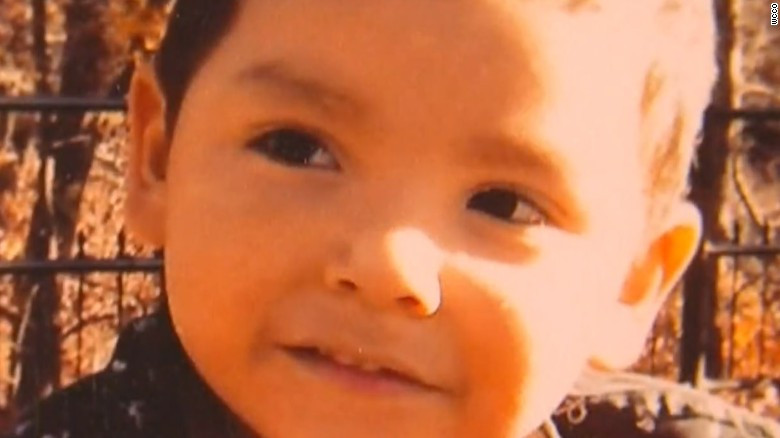 Un baietel de 4 ani gasit spanzurat intr-o cabina de proba. Cum s-a intamplat tragedia