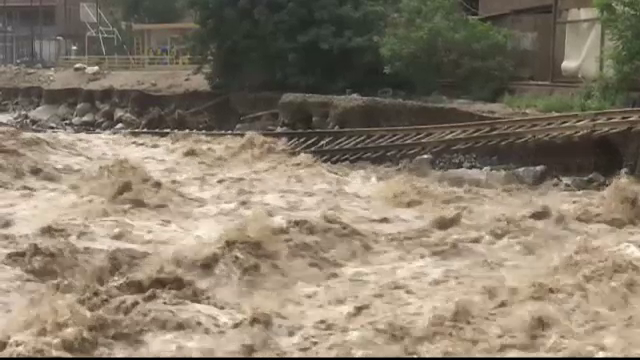 75 de oameni au murit si zeci de mii au ramas fara case in Peru, din cauza inundatiilor si alunecarilor de teren