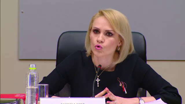 Anchete și demiteri la RATB, după ce un tramvai a luat foc. Reacția Gabrielei Firea