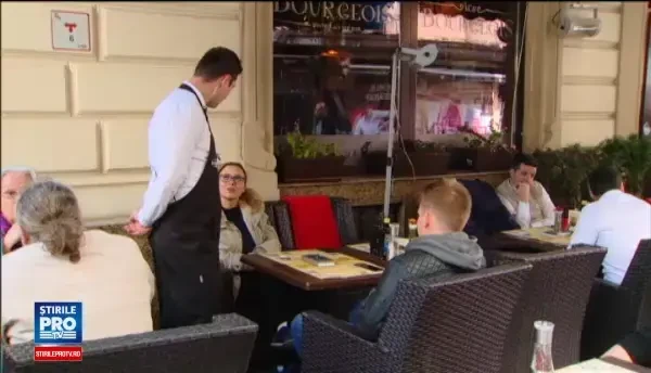 Ziua Internationala a Poeziei. Cele mai frumoase versuri scrise de romanii care au primit gratis o cafea in schimbul lor