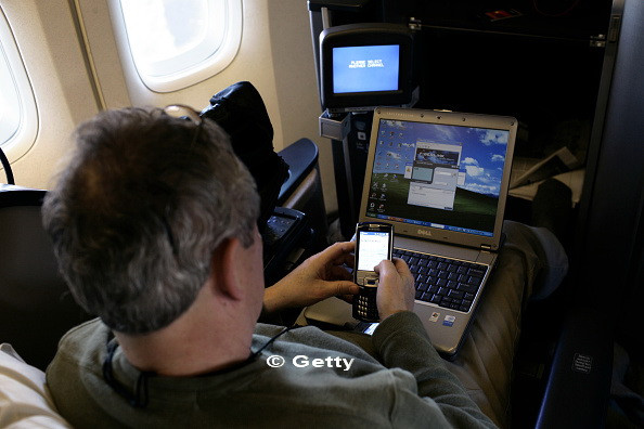 Ce ascunde decizia radicala a interzicerii laptopurilor si tabletelor in cabinele avioanelor. "Pontul" primit de americani
