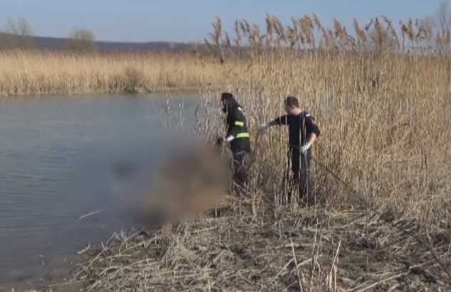 Situatie stranie, la Bacau, pe malul Siretului. Pescarii au alertat imediat autoritatile dupa ce au facut descoperirea