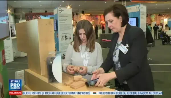 Jucarii interactive, care imbina traditia cu tehnologia, la Salonul de la Hanovra. Formele de lemn inteligente pentru copii