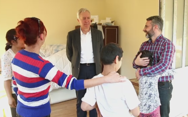 Casa de tip familial deschisa in Baia Mare pentru copiii orfani. Ambasadorul SUA a vorbit cu oamenii defavorizati din zona