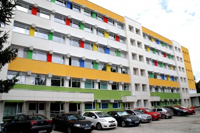 Un batran de 90 de ani s-a aruncat pe geam cand a ajuns in spitalul din Vaslui. Boala de care suferea omul