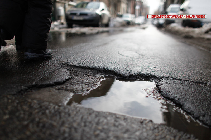 Banii pentru drumurile noi se duc pe despagubiri pentru pagubele produse de gropile vechi. Cine achita daunele