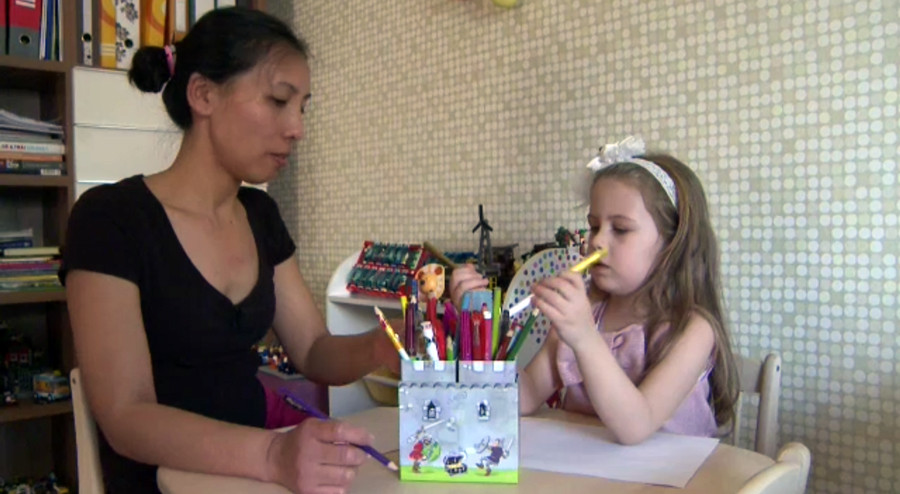 Bonele filipineze au fost inlocuite cu cele din Nepal. De ce cred parintii ca e mai serioasa o bona budista